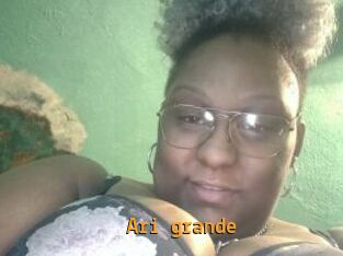 Ari_grande