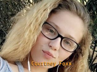 Courtney_Foxx