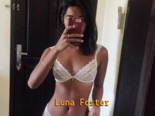 Luna_Foster