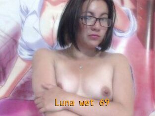 Luna_wet_69