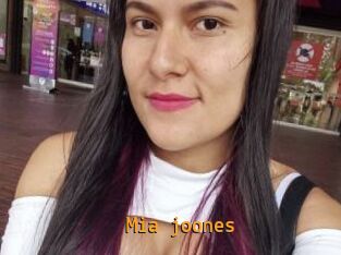 Mia_joones