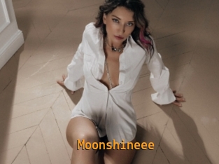 Moonshineee